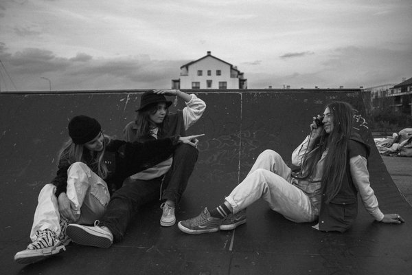 Quelles sont les meilleures façons de porter des vestes en velours pour un look hivernal élégant?